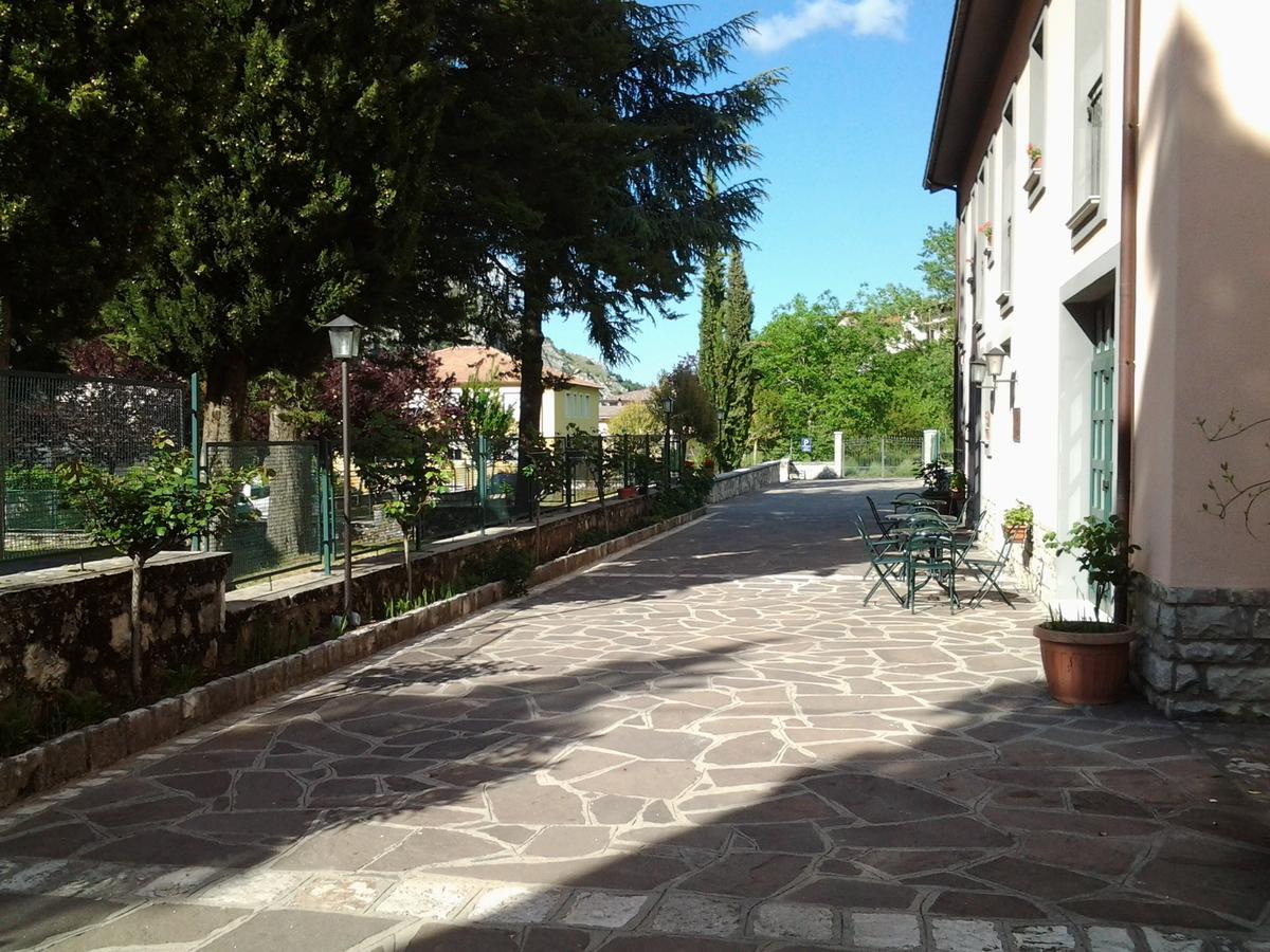 ホテル Casale Maginulfo Roccamandolfi エクステリア 写真