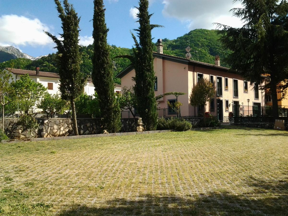 ホテル Casale Maginulfo Roccamandolfi エクステリア 写真