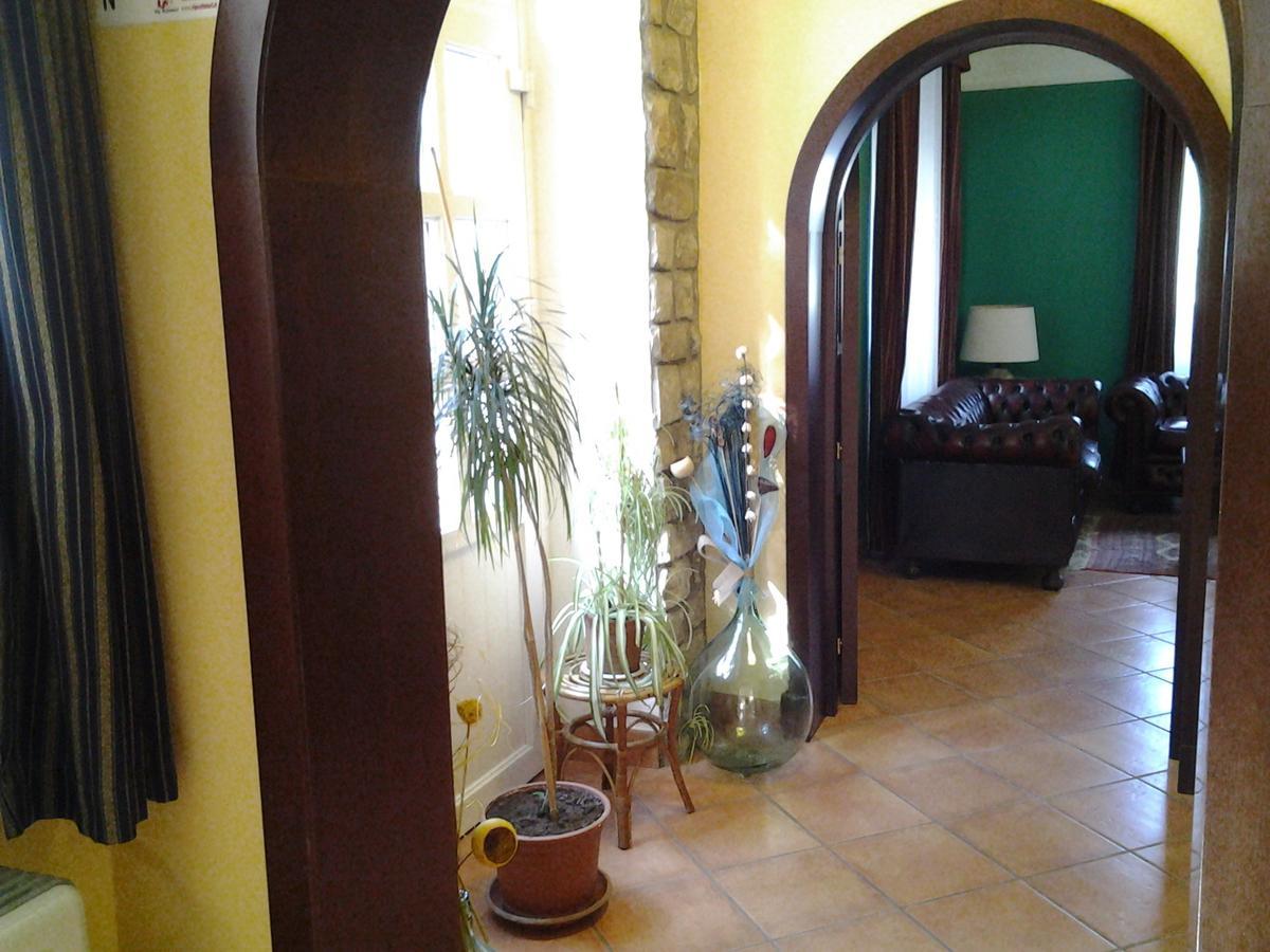 ホテル Casale Maginulfo Roccamandolfi エクステリア 写真