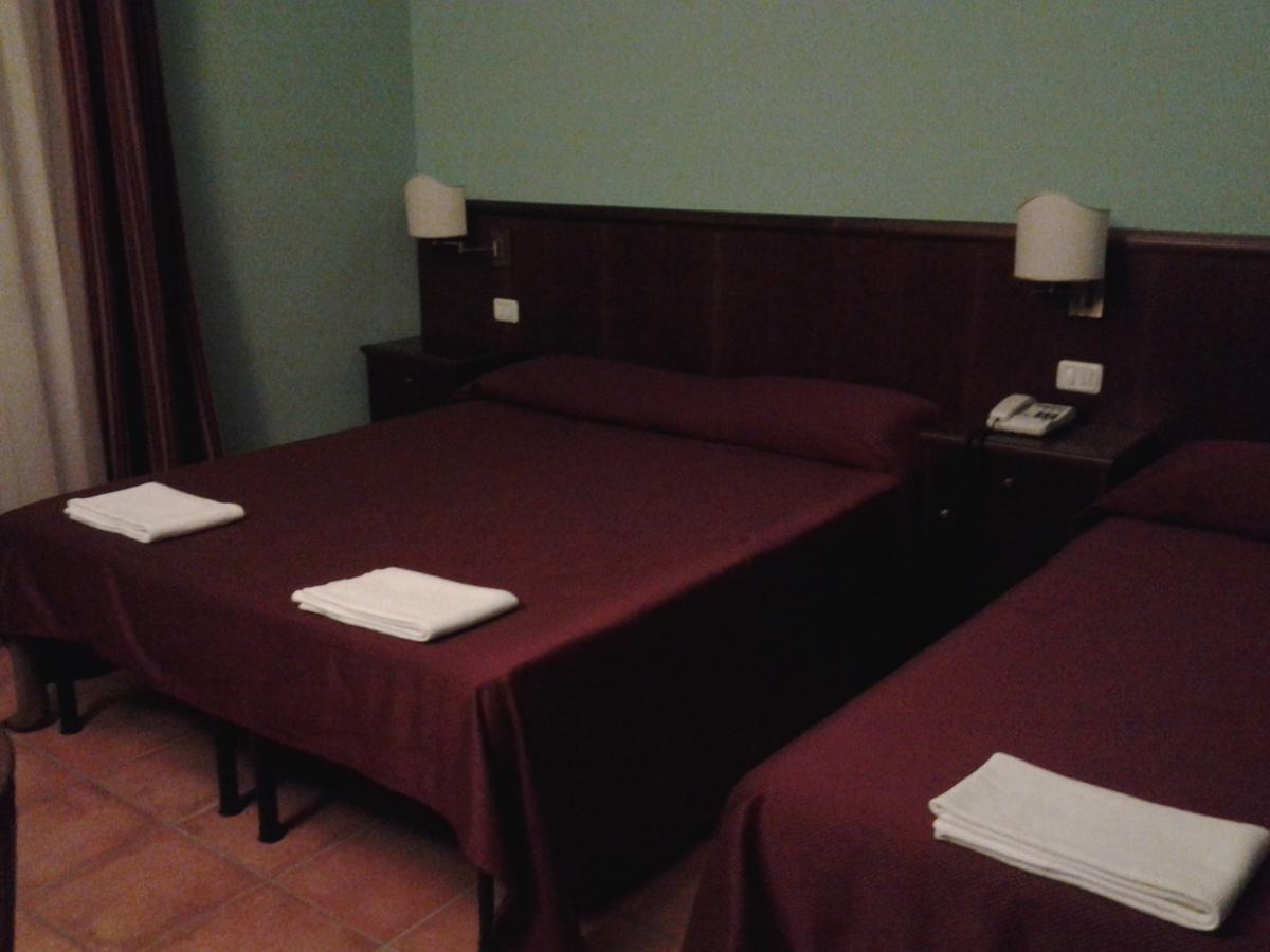 ホテル Casale Maginulfo Roccamandolfi 部屋 写真